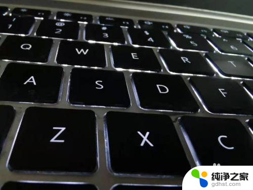 笔记本电脑键盘开灯键是哪个