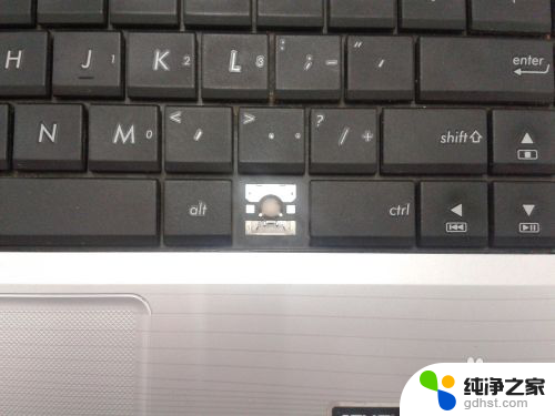 笔记本键盘单个按键如何拆