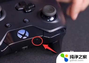 xbox手柄开机键是哪个