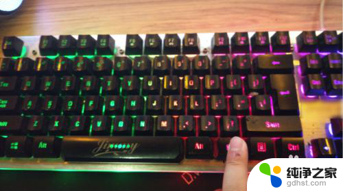 机械键盘按键灯光怎么调节